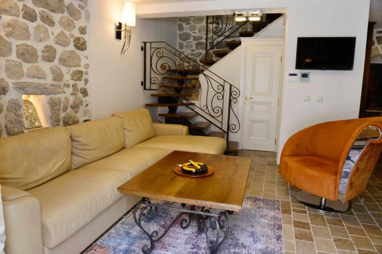 Villa Waterfront In Muo Kotor