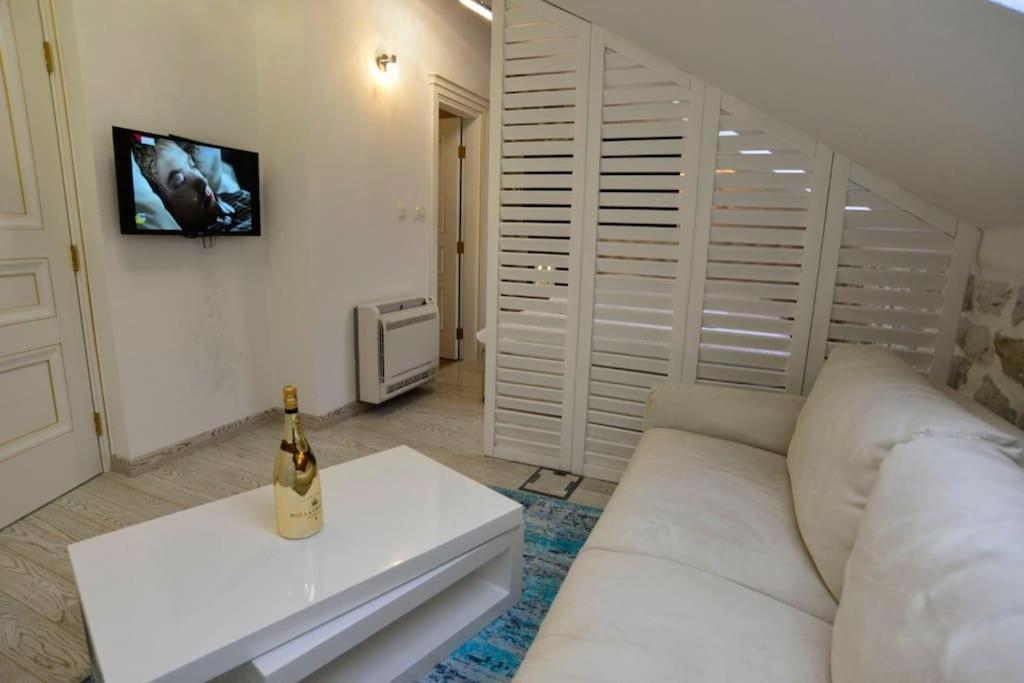 Villa Waterfront In Muo *